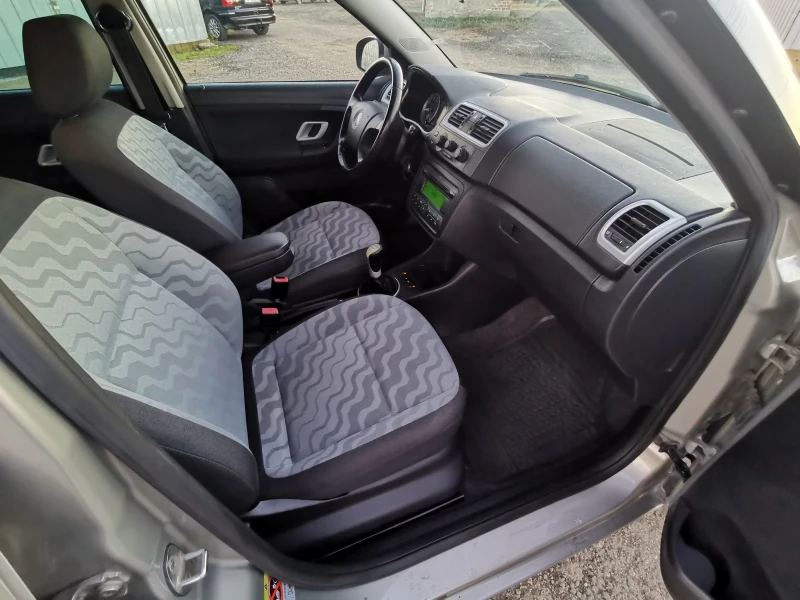 Skoda Fabia 1.4-86кс Климатик, снимка 10 - Автомобили и джипове - 52792674