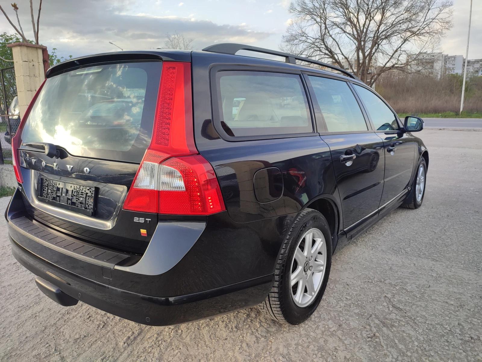 Volvo V70 2.5 T full - изображение 5