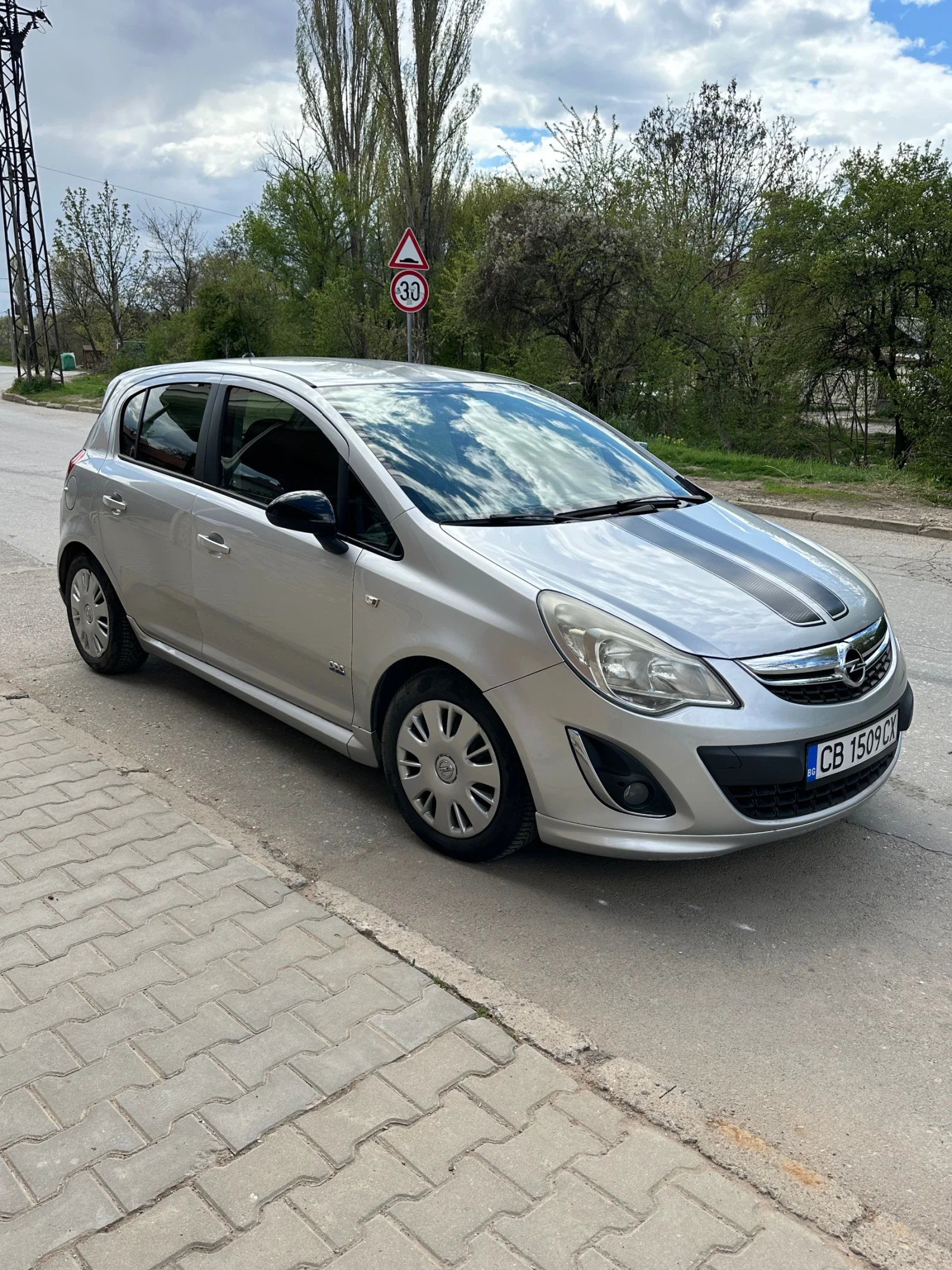 Opel Corsa D 1.2 OPC line  - изображение 2
