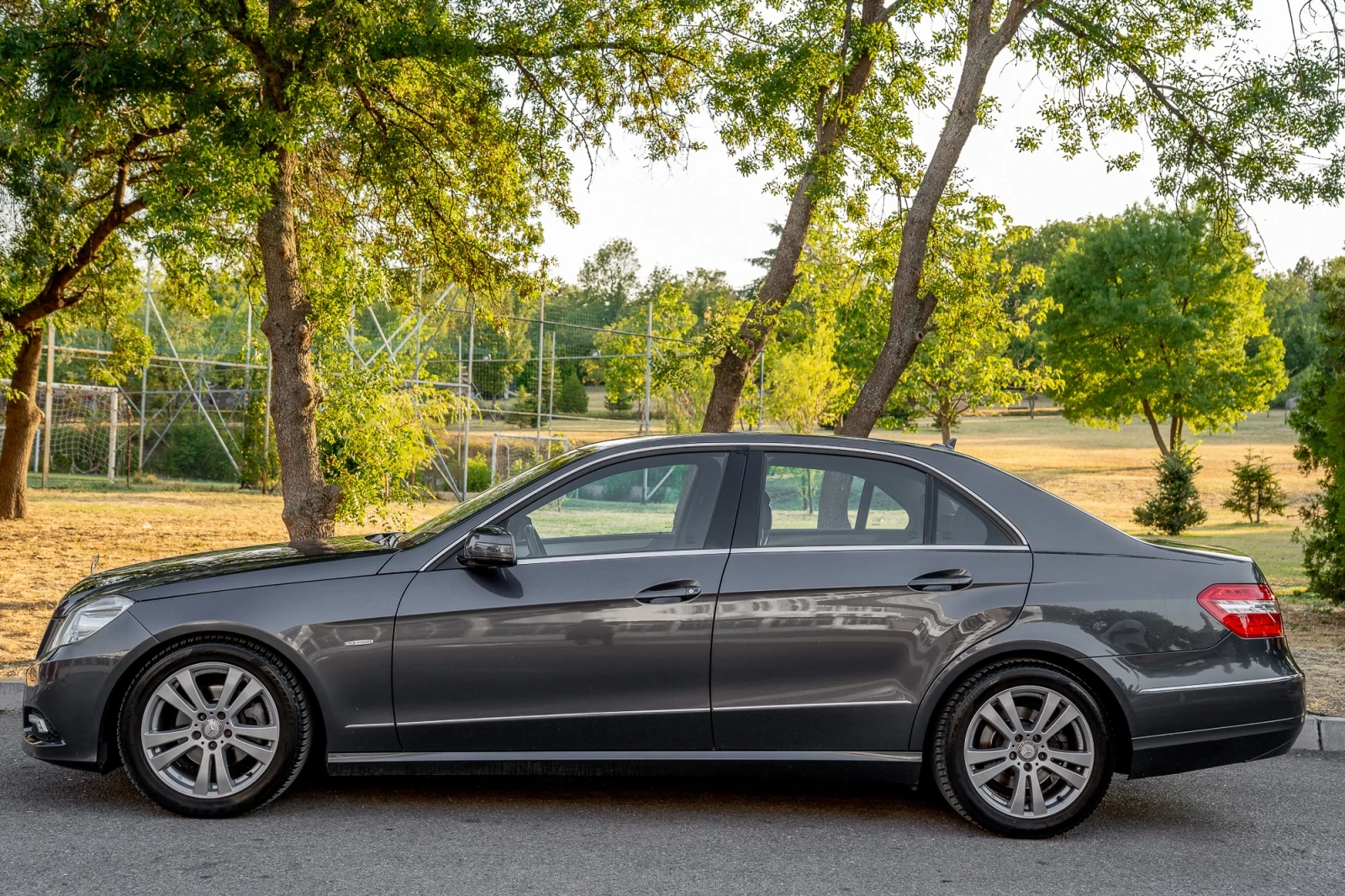 Mercedes-Benz E 220 Avatgarde - изображение 3