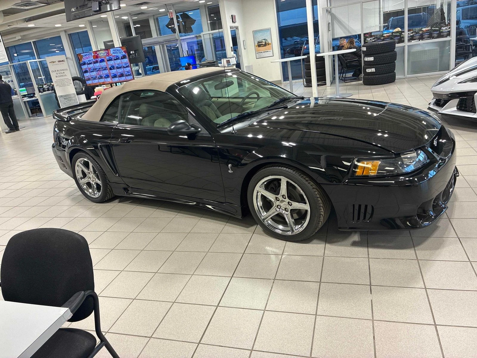 Ford Mustang 99km! showroom cond. CARFAX АВТО КРЕДИТ  - изображение 2