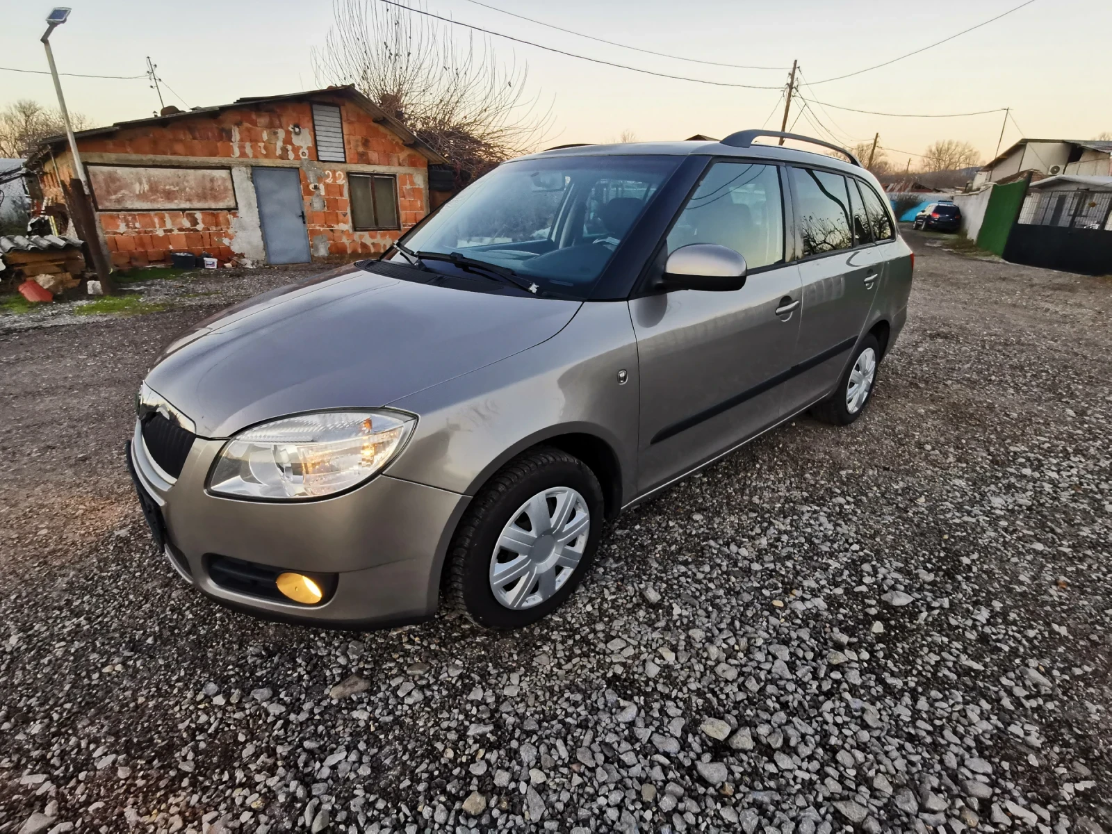 Skoda Fabia 1.4-86кс Климатик - изображение 4
