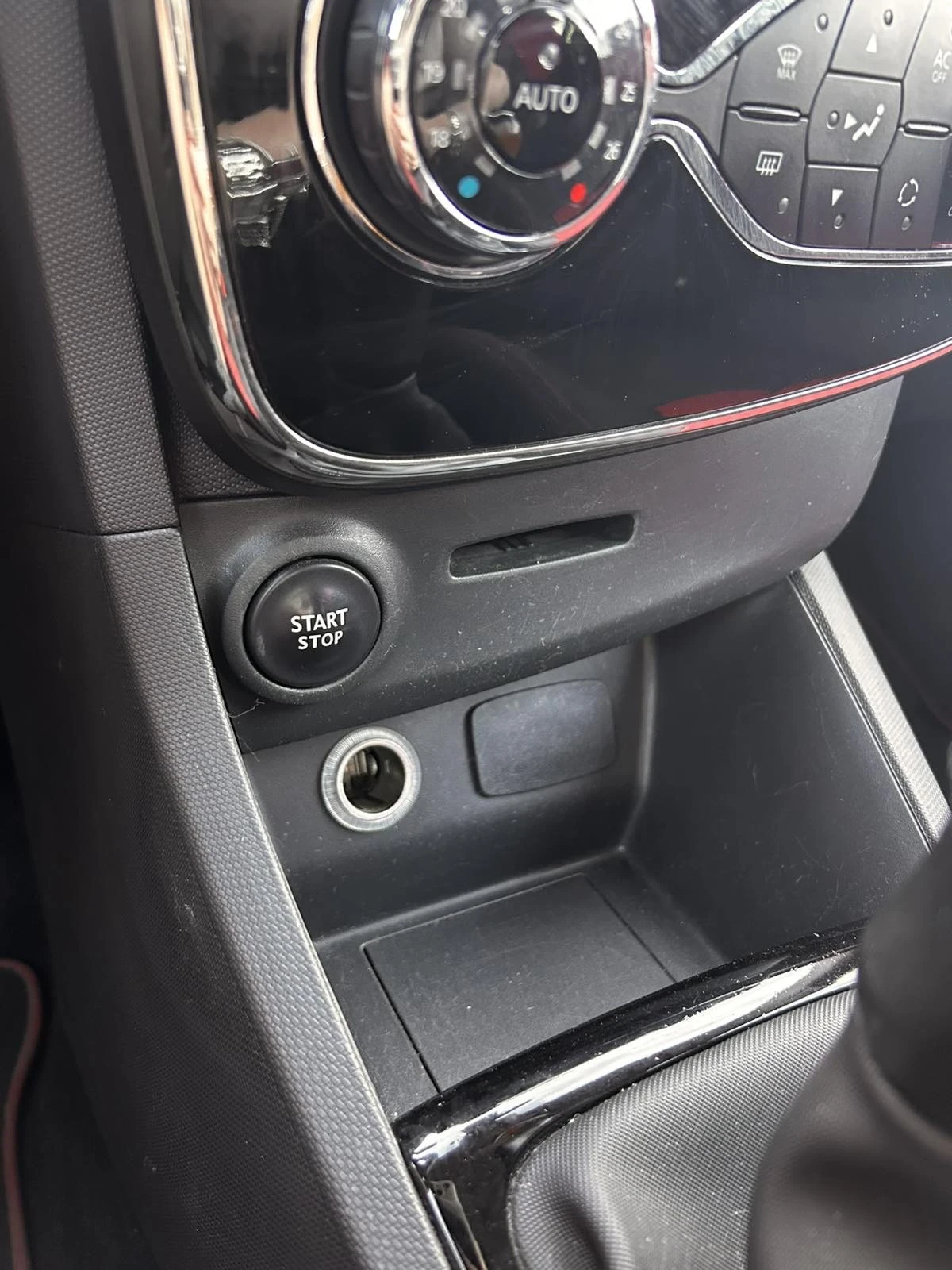 Renault Clio 1.5- 90 кс , снимка 10 - Автомобили и джипове - 55249123