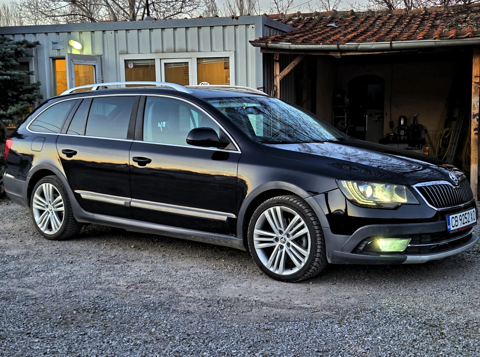 Skoda Superb SCOUT 6DSG/КАСКО/ВИНЕТКА/ОБСЛУЖЕН, снимка 4 - Автомобили и джипове - 55366801