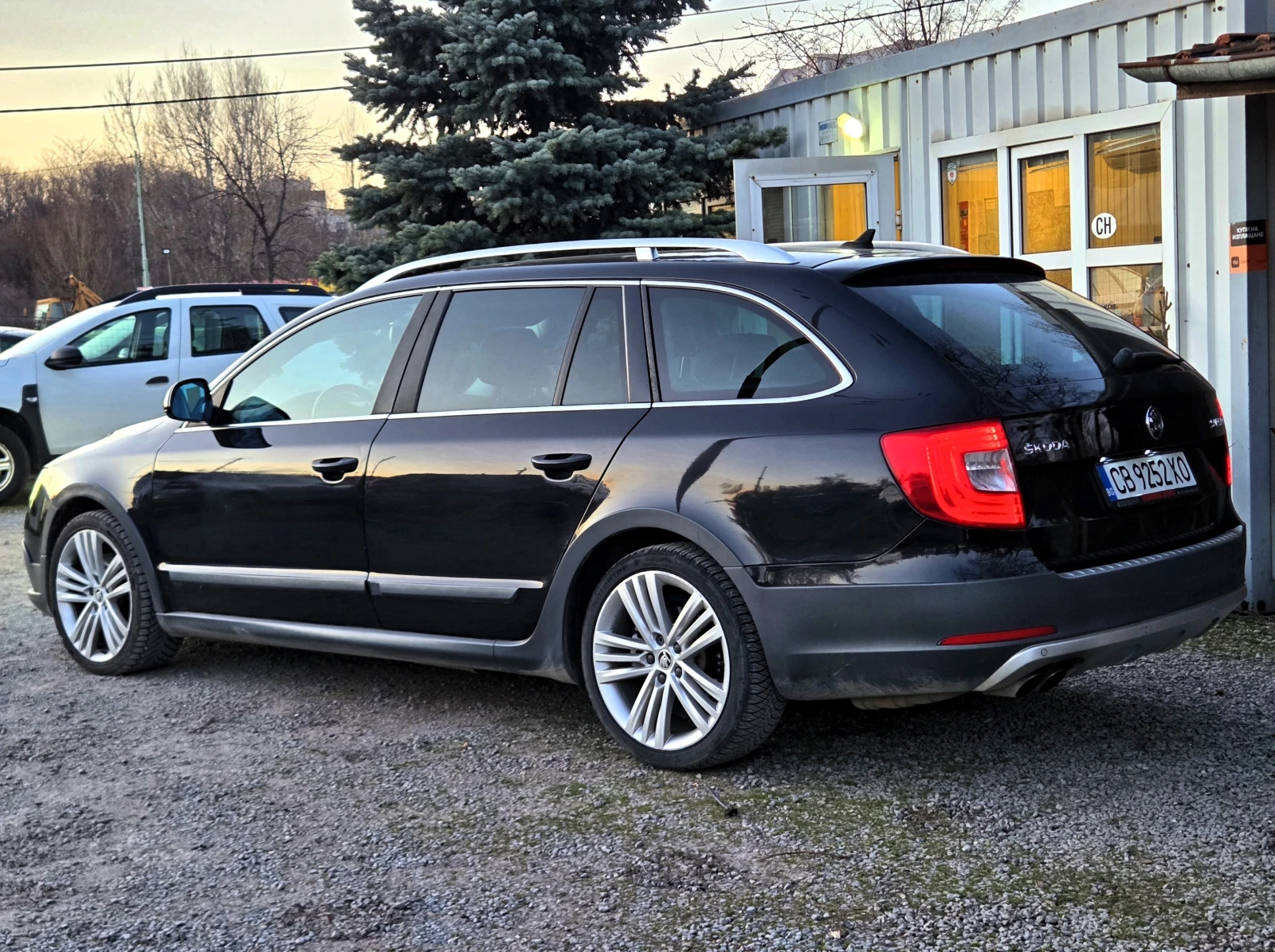 Skoda Superb SCOUT 6DSG/КАСКО/ВИНЕТКА/ОБСЛУЖЕН, снимка 5 - Автомобили и джипове - 55366801