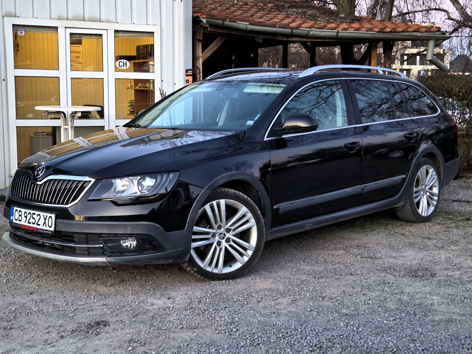 Skoda Superb SCOUT 6DSG/КАСКО/ВИНЕТКА/ОБСЛУЖЕН, снимка 2 - Автомобили и джипове - 55366801