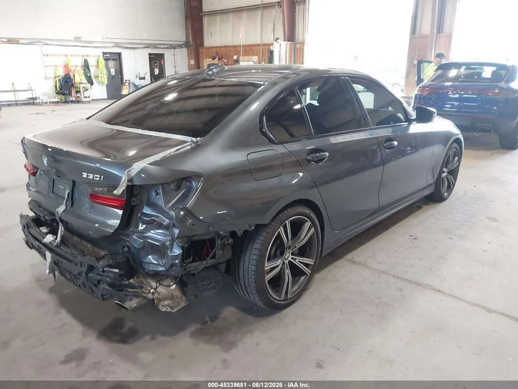 BMW 330 xDrive M SPORT | CARFAX | АВТОКРЕДИТ, снимка 6 - Автомобили и джипове - 55544109