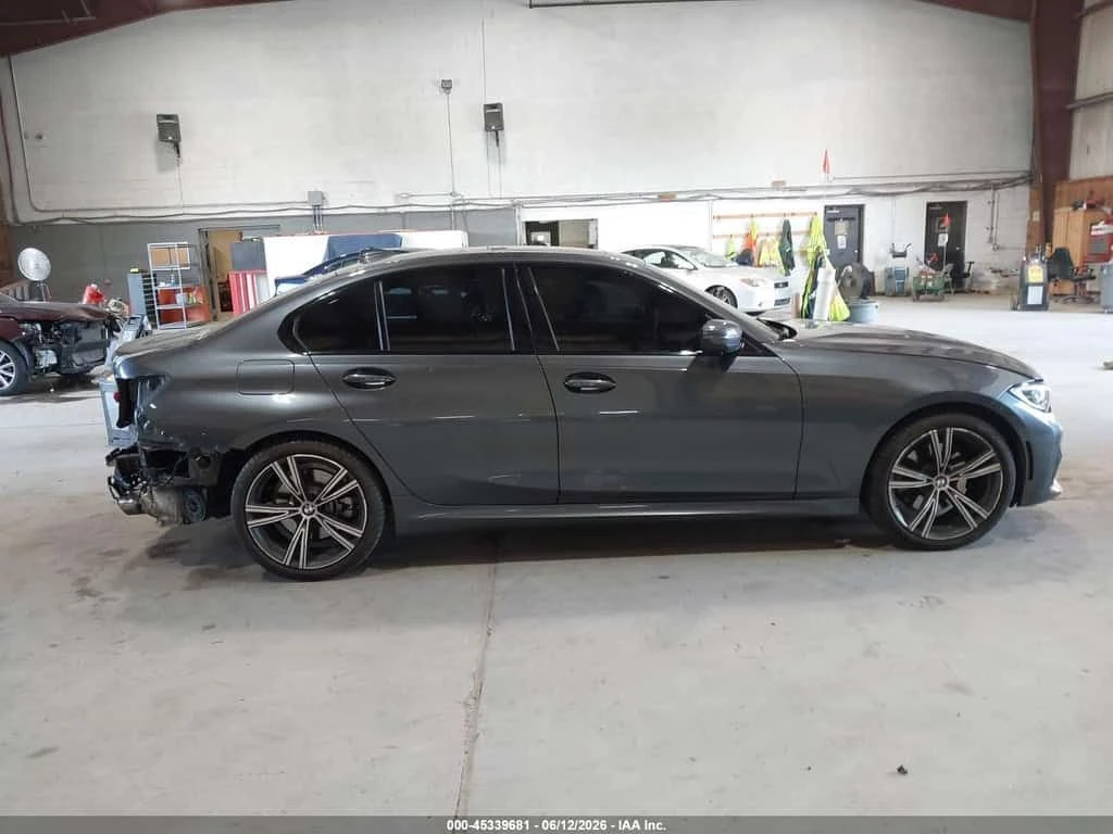 BMW 330 xDrive M SPORT | CARFAX | АВТОКРЕДИТ, снимка 2 - Автомобили и джипове - 55544109