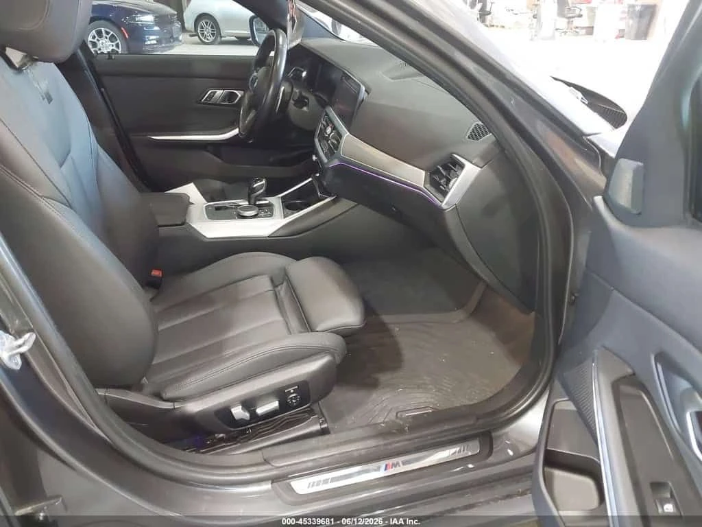 BMW 330 xDrive M SPORT | CARFAX | АВТОКРЕДИТ, снимка 10 - Автомобили и джипове - 55544109