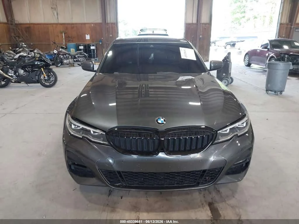 BMW 330 xDrive M SPORT | CARFAX | АВТОКРЕДИТ, снимка 3 - Автомобили и джипове - 55544109