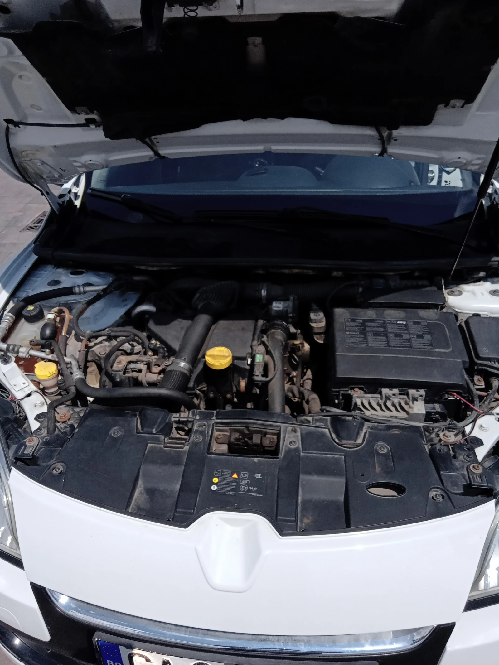 Renault Megane 1.5 dCI, снимка 9 - Автомобили и джипове - 55600557