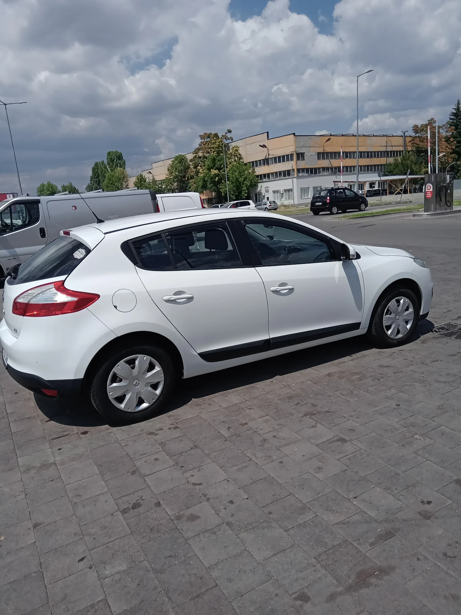 Renault Megane 1.5 dCI, снимка 3 - Автомобили и джипове - 55600557