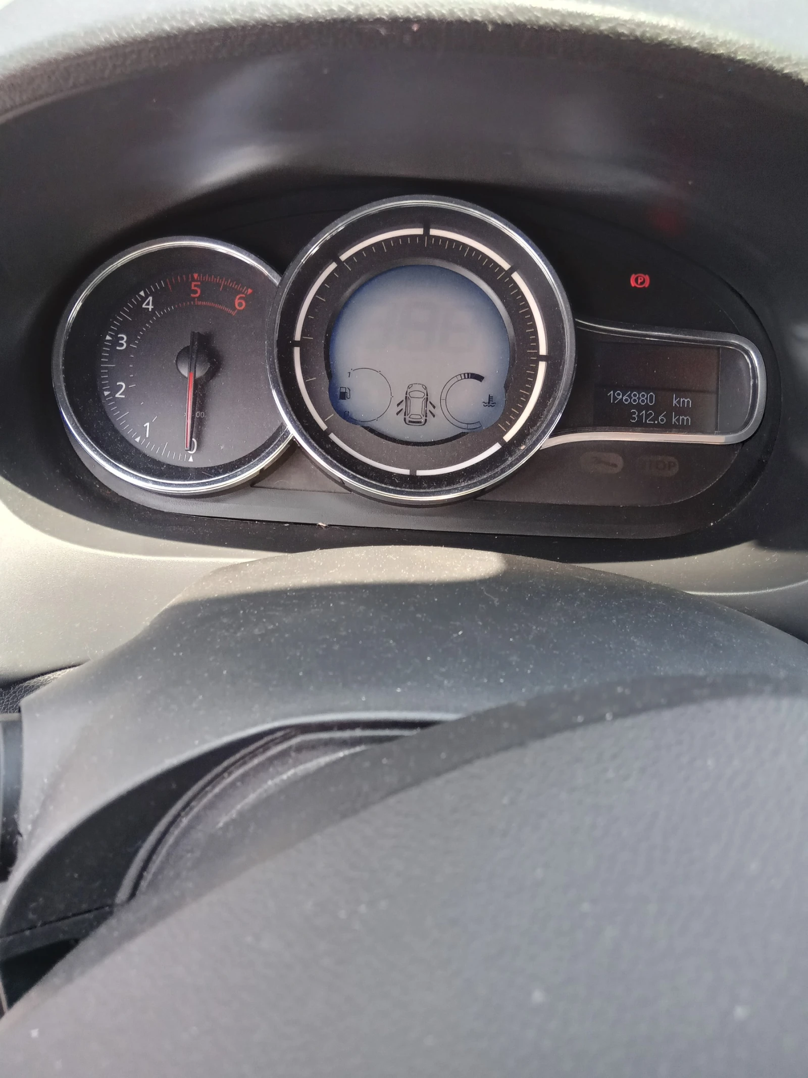 Renault Megane 1.5 dCI, снимка 4 - Автомобили и джипове - 55600557