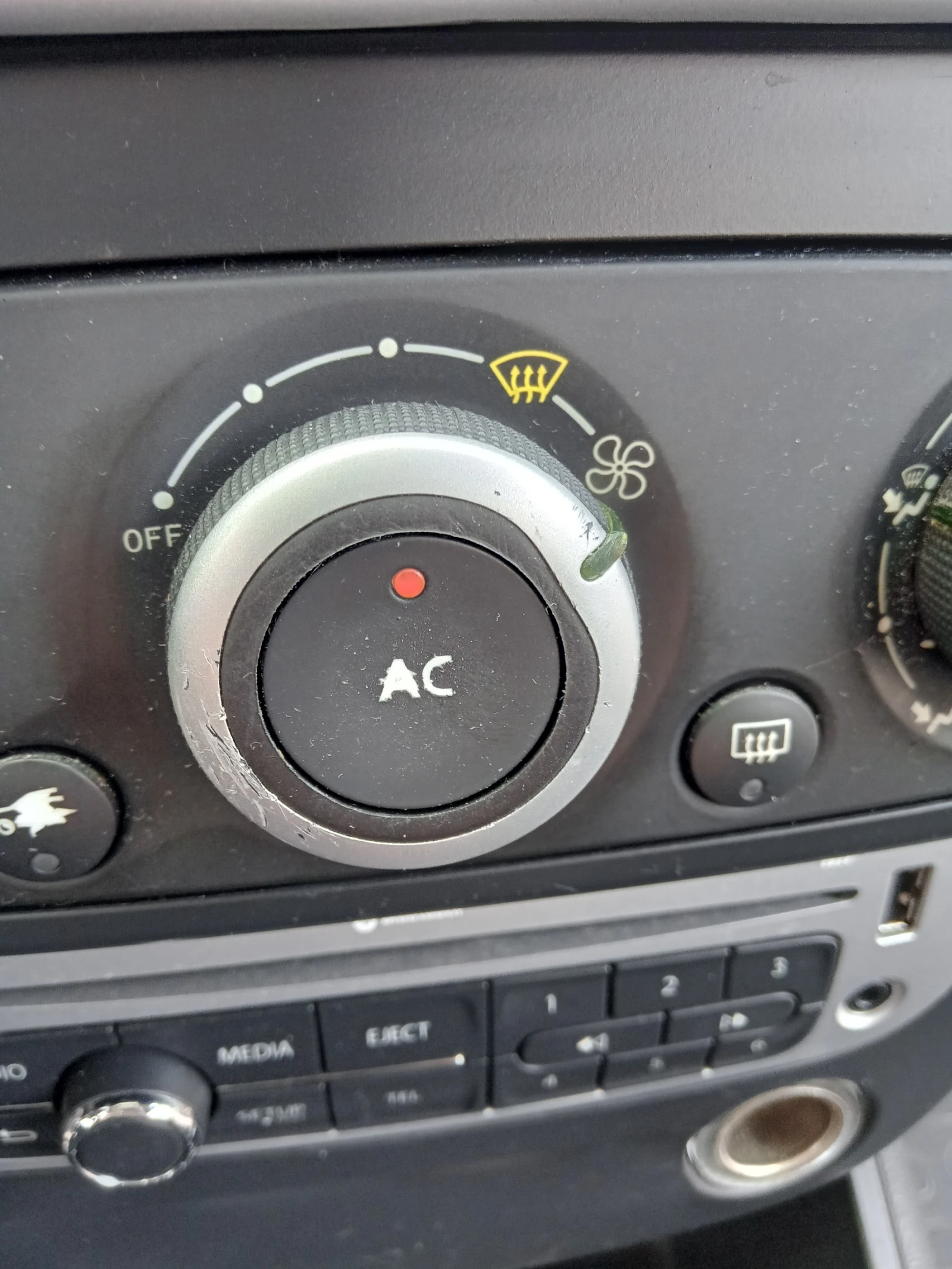 Renault Megane 1.5 dCI, снимка 12 - Автомобили и джипове - 55600557