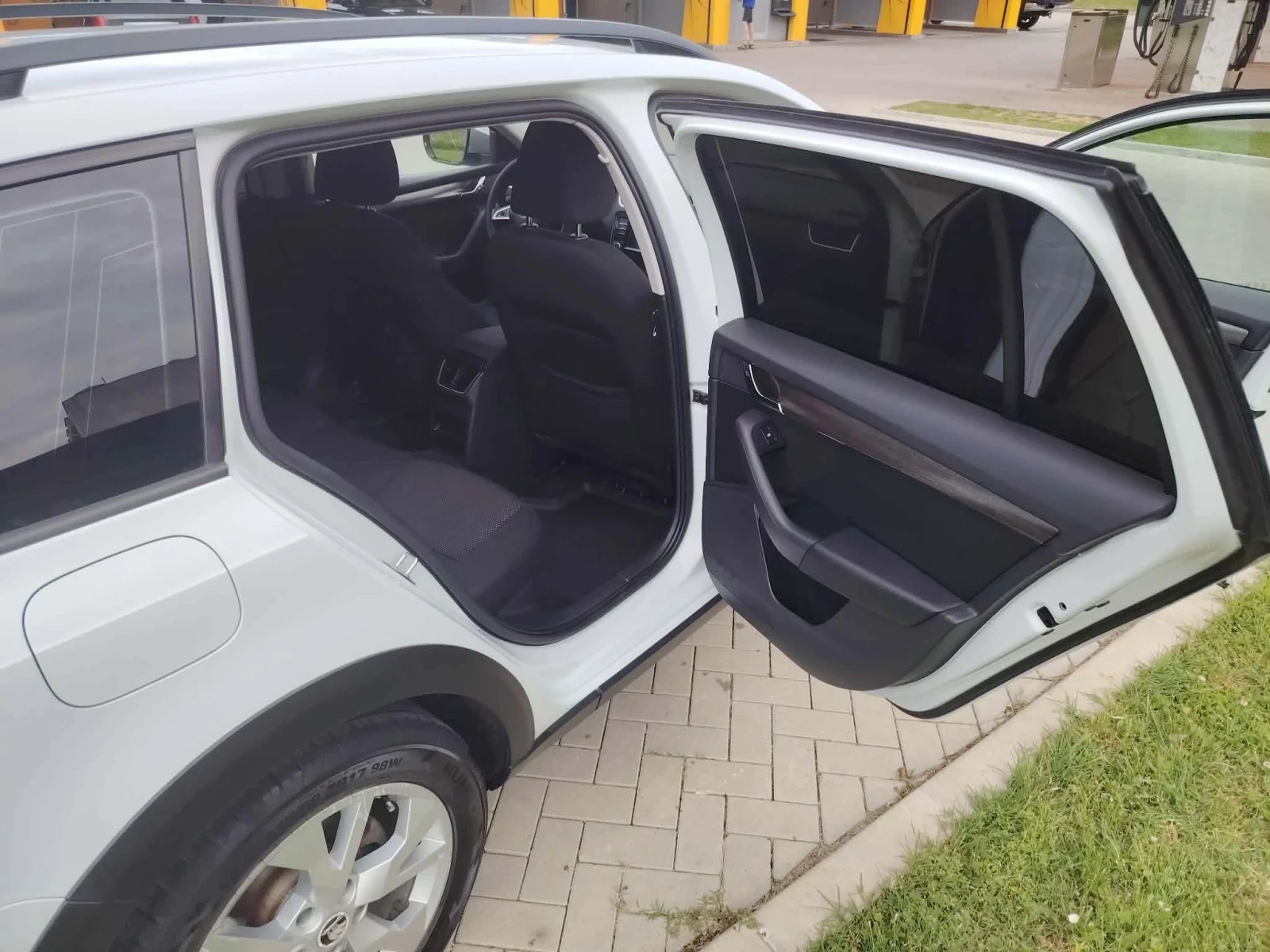 Skoda Octavia Scout - 4x4 1.6, 115к.с. , снимка 8 - Автомобили и джипове - 56227733