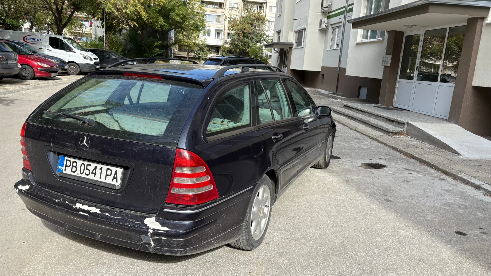 Mercedes-Benz C 220, снимка 3 - Автомобили и джипове - 56585027