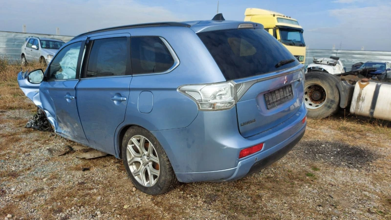 Mitsubishi Outlander PHEV, снимка 2 - Автомобили и джипове - 45556634