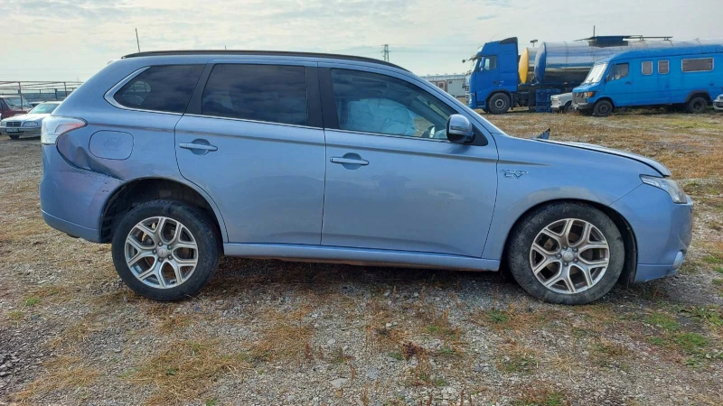 Mitsubishi Outlander PHEV, снимка 3 - Автомобили и джипове - 45556634