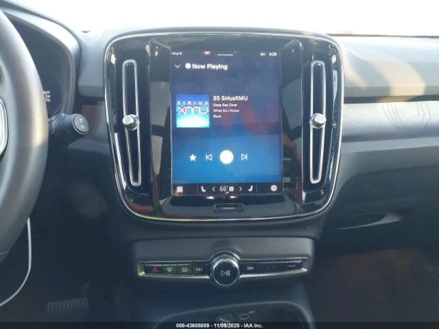 Volvo XC40 RECHARGE PURE ELECTRIC TWIN PLUS, снимка 17 - Автомобили и джипове - 52830258