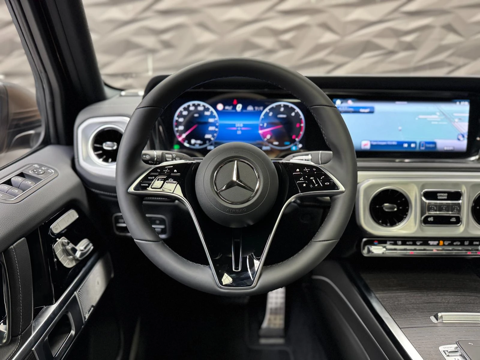 Mercedes-Benz G 450 Stronger Than 1980s* Manufaktur* Burm* Pano - изображение 6