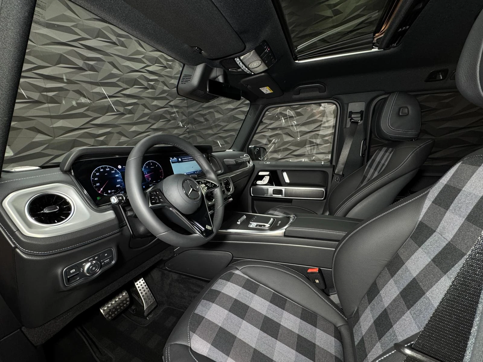 Mercedes-Benz G 450 Stronger Than 1980s* Manufaktur* Burm* Pano - изображение 7
