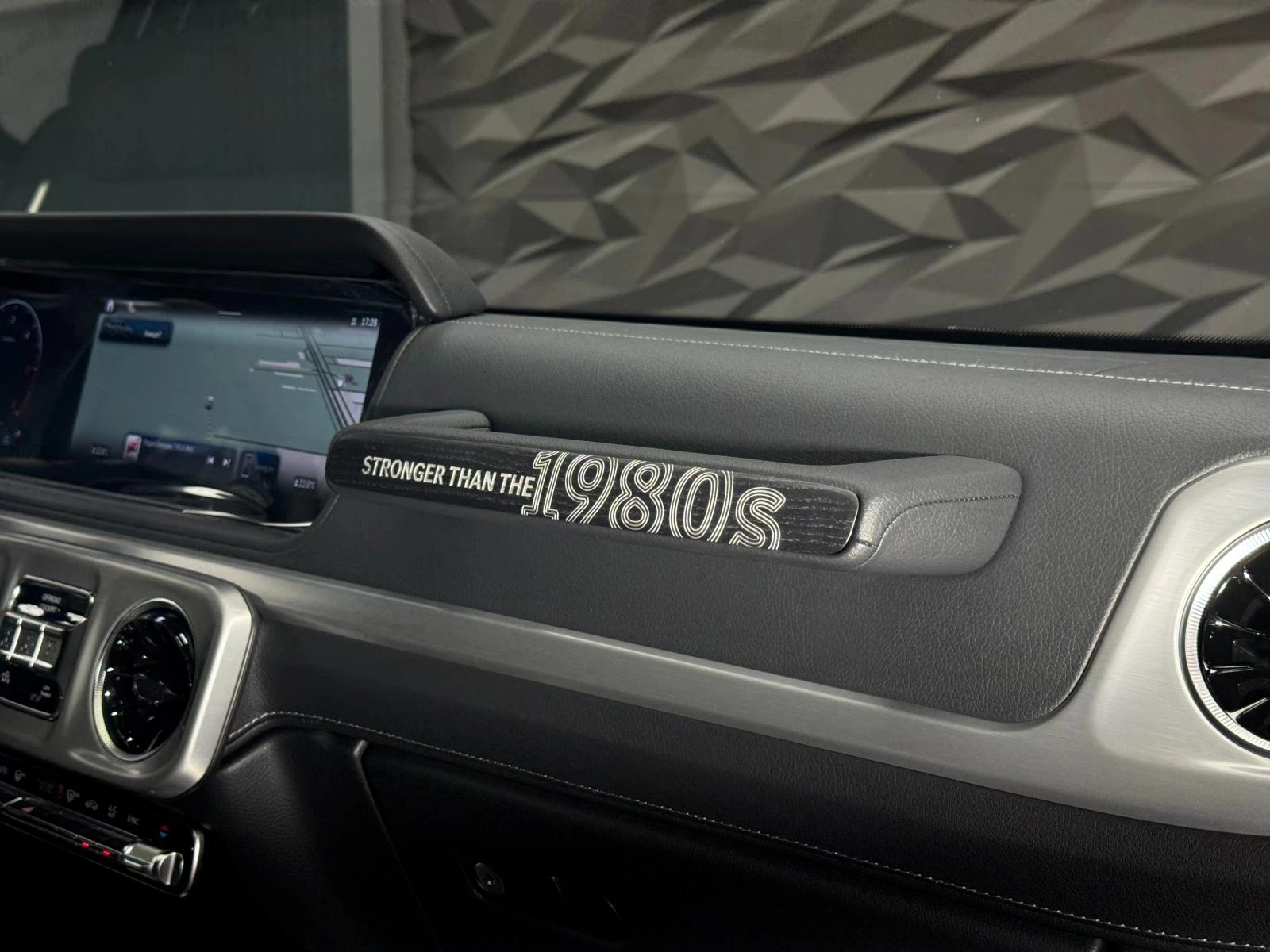 Mercedes-Benz G 450 Stronger Than 1980s* Manufaktur* Burm* Pano | Mobile.bg   11