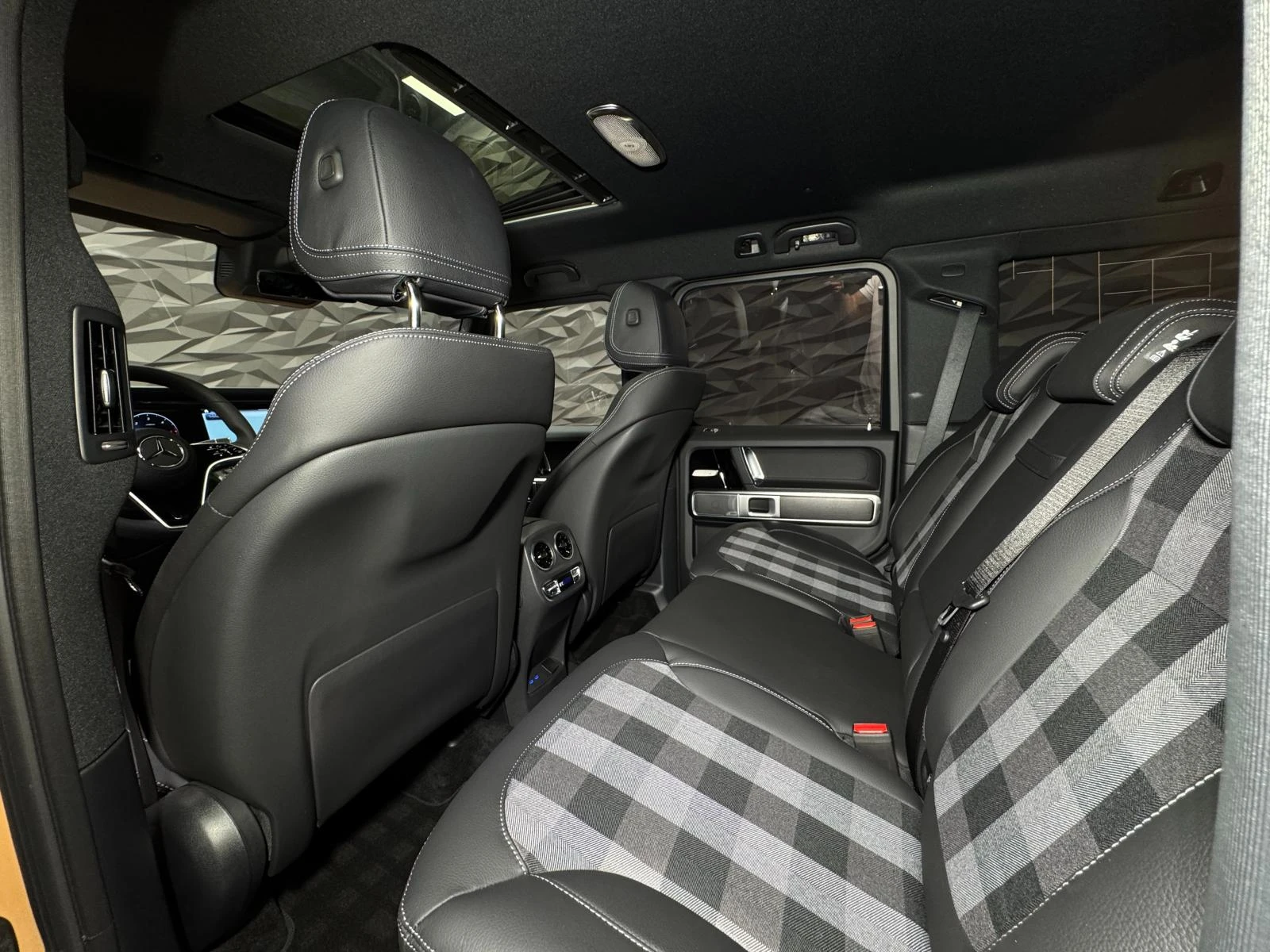 Mercedes-Benz G 450 Stronger Than 1980s* Manufaktur* Burm* Pano - изображение 8