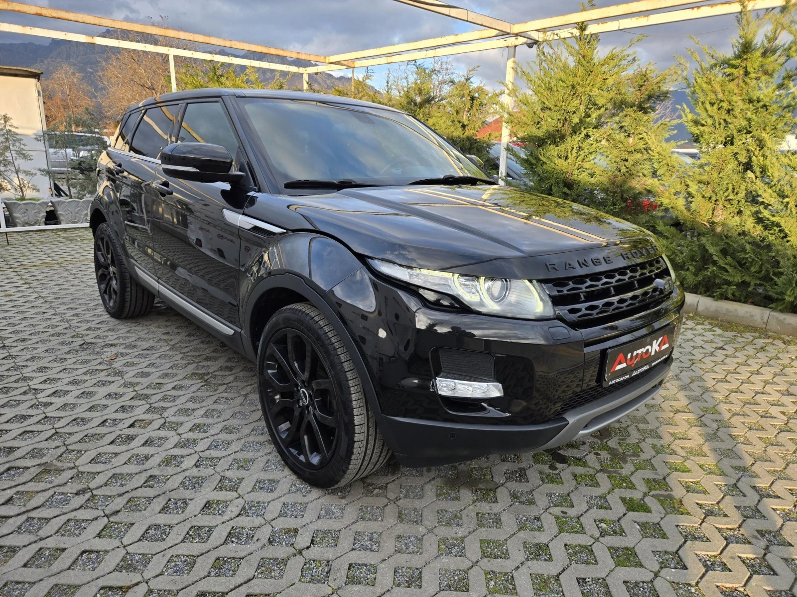 Land Rover Range Rover Evoque 2.2SD4-190кс= АВТОМАТ= 4X4= MERIDIAN= КАМЕРА= КОЖА - изображение 2