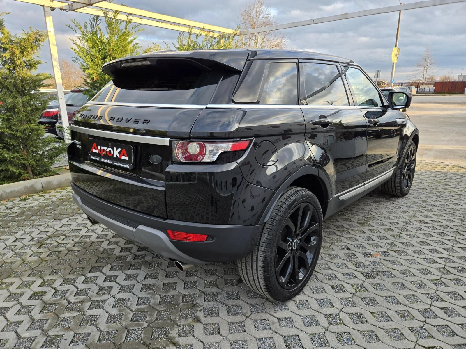 Land Rover Range Rover Evoque 2.2SD4-190кс= АВТОМАТ= 4X4= MERIDIAN= КАМЕРА= КОЖА - изображение 3