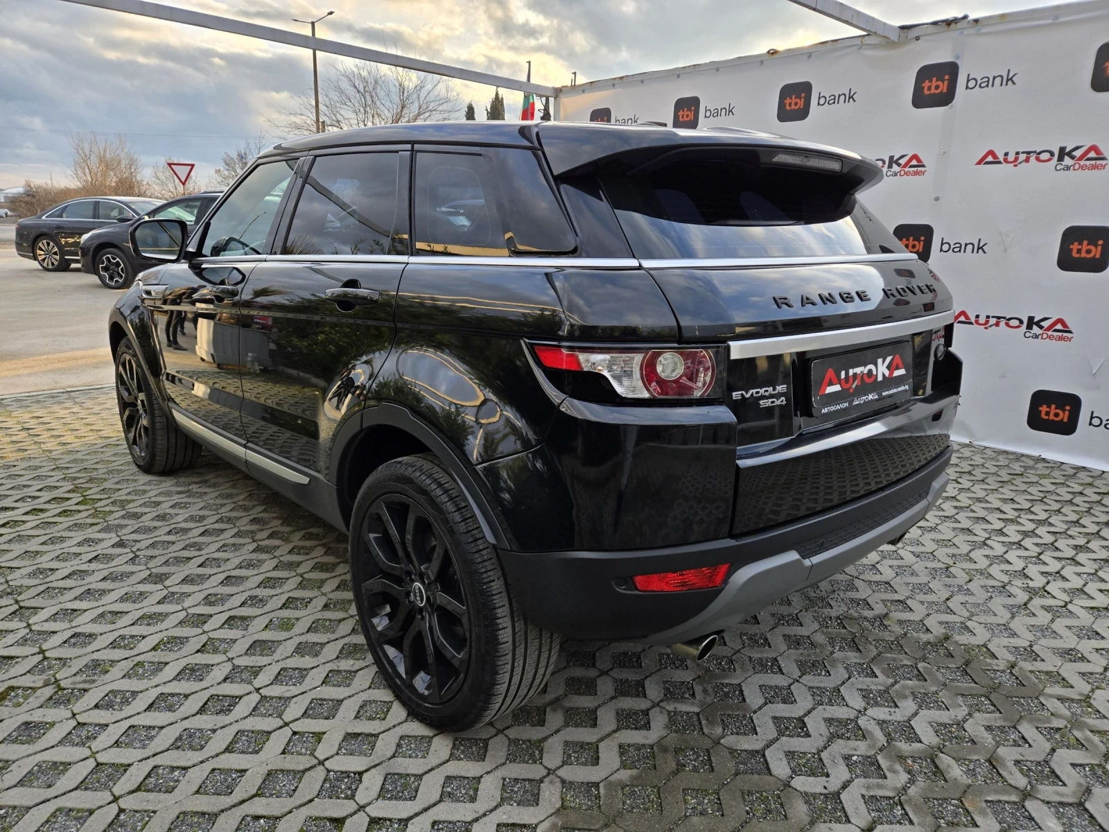 Land Rover Range Rover Evoque 2.2SD4-190кс= АВТОМАТ= 4X4= MERIDIAN= КАМЕРА= КОЖА - изображение 5