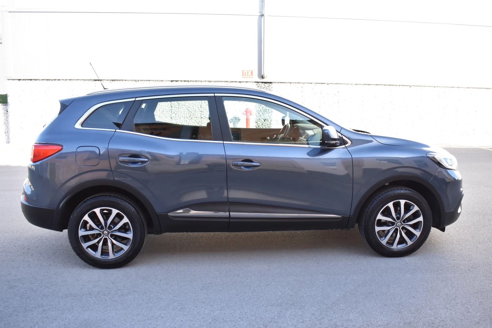 Renault Kadjar 1.5DCI= PURE DRIVE= KEYLESSGO= NAVI= ITALY= TOP!, снимка 6 - Автомобили и джипове - 54306212