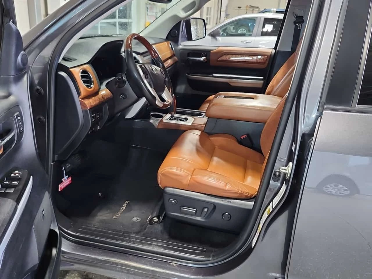 Toyota Tundra * PLATINUM CREW CAB SHORT BED * AWD * CARFAX * , снимка 5 - Автомобили и джипове - 55693876