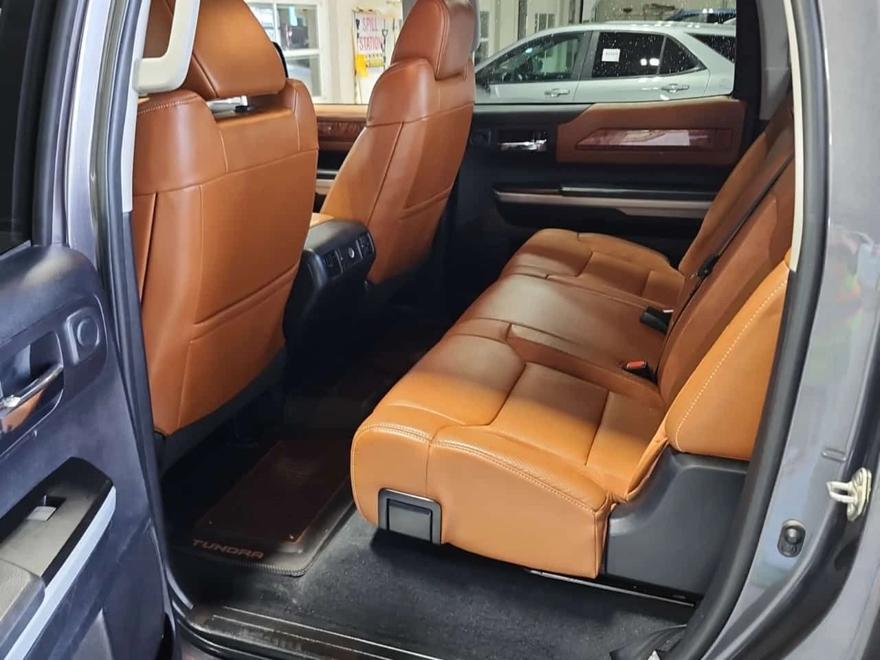 Toyota Tundra * PLATINUM CREW CAB SHORT BED * AWD * CARFAX * , снимка 9 - Автомобили и джипове - 55693876