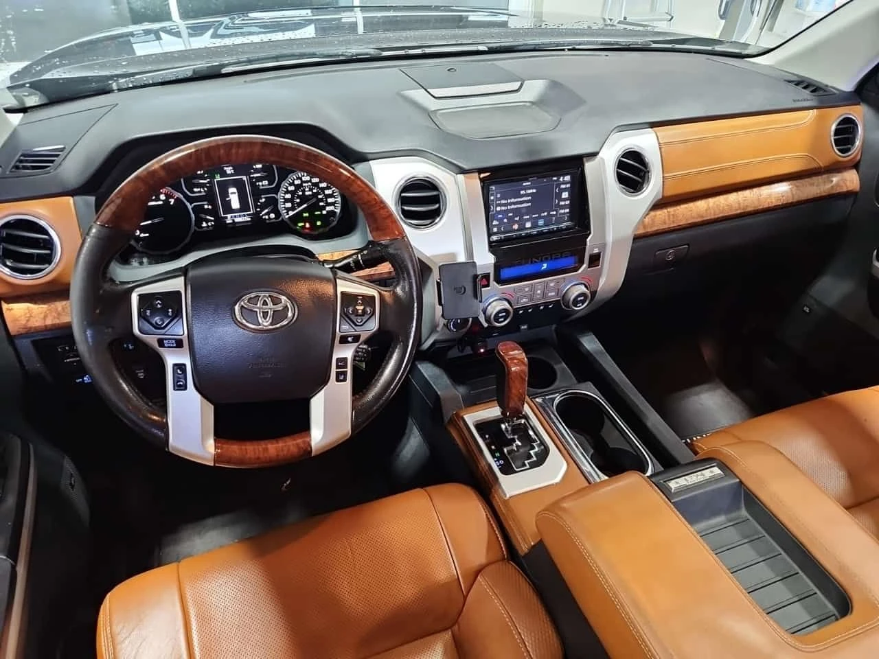 Toyota Tundra * PLATINUM CREW CAB SHORT BED * AWD * CARFAX * , снимка 6 - Автомобили и джипове - 55693876