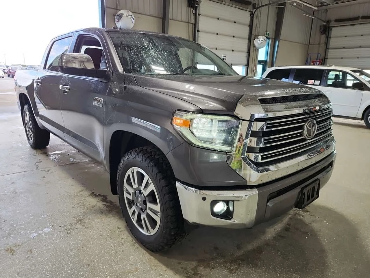 Toyota Tundra * PLATINUM CREW CAB SHORT BED * AWD * CARFAX * , снимка 2 - Автомобили и джипове - 55693876