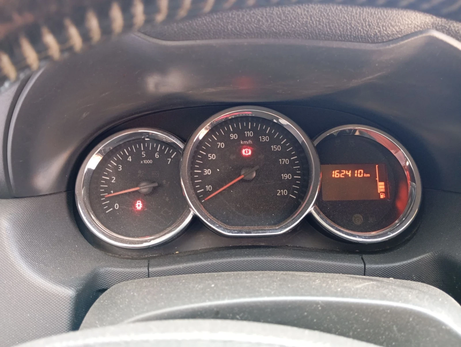 Dacia Duster 1.6 Бензин/Газ, снимка 10 - Автомобили и джипове - 55904990