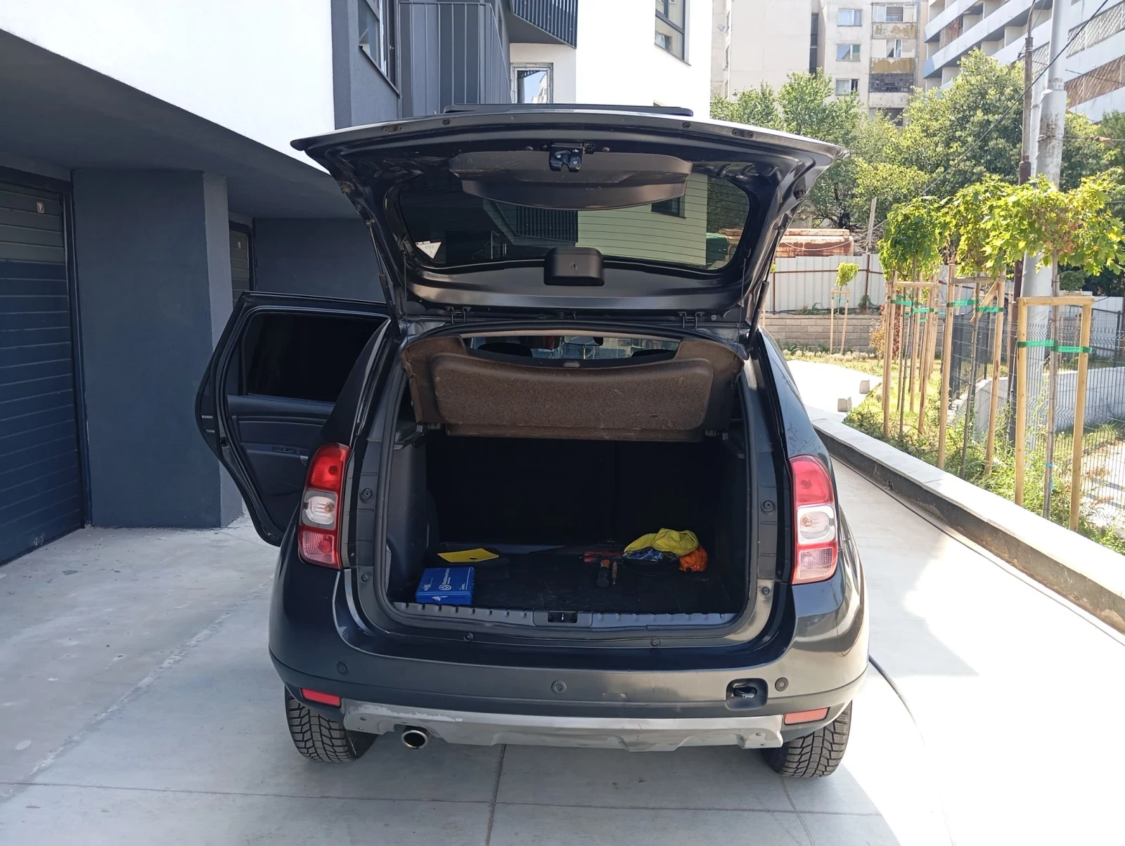Dacia Duster 1.6 Бензин/Газ, снимка 14 - Автомобили и джипове - 55904990