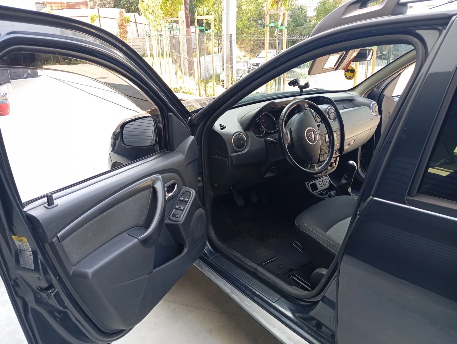 Dacia Duster 1.6 Бензин/Газ, снимка 8 - Автомобили и джипове - 55904990