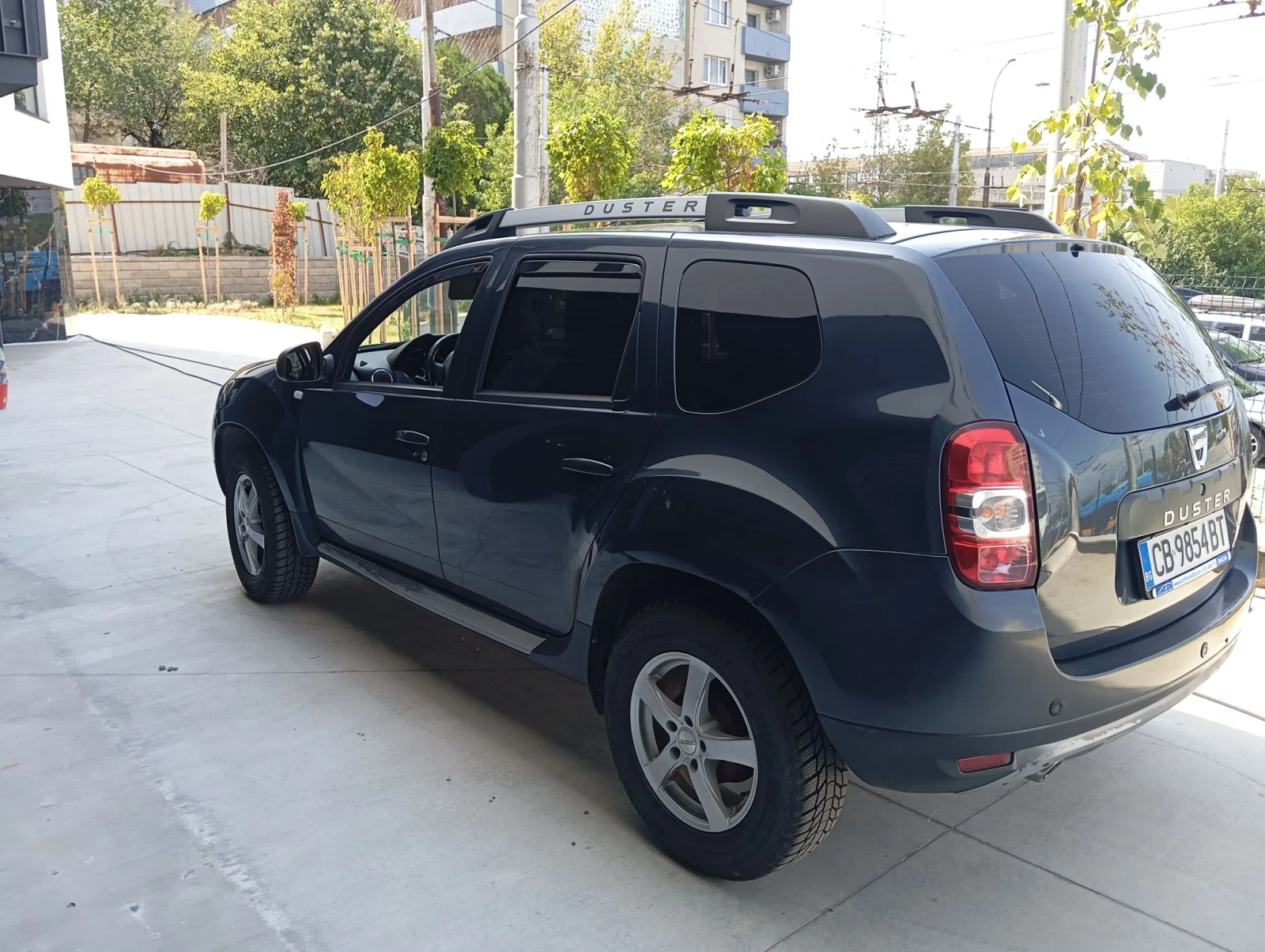 Dacia Duster 1.6 Бензин/Газ, снимка 4 - Автомобили и джипове - 55904990