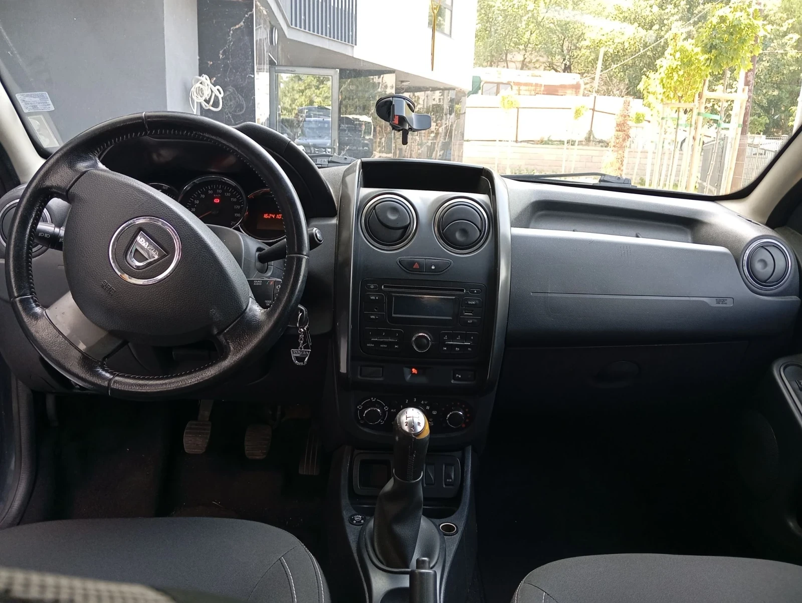 Dacia Duster 1.6 Бензин/Газ, снимка 12 - Автомобили и джипове - 55904990