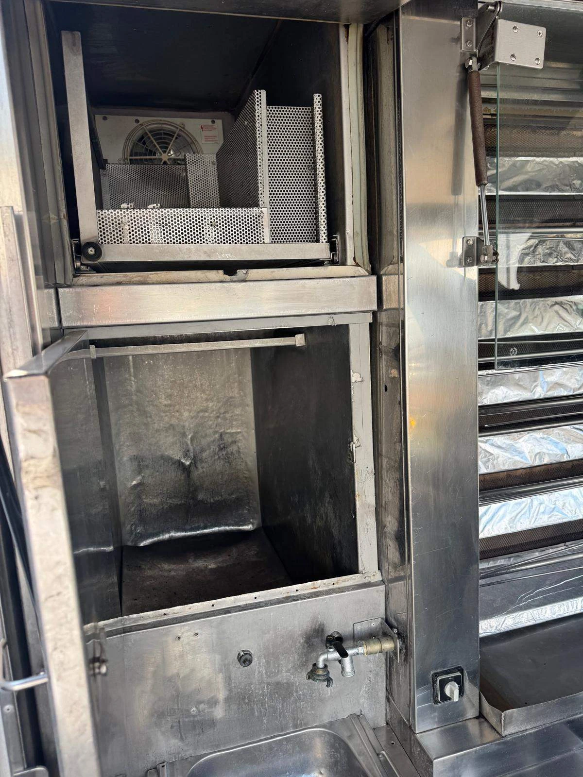 Mercedes-Benz Sprinter 311 МОБИЛНА ПЕКАРНА ГРИЛ, ПИЛЕ, ДЖОЛАН, ШИШ -СПЕЦИАЛЕН, снимка 10 - Бусове и автобуси - 55659600