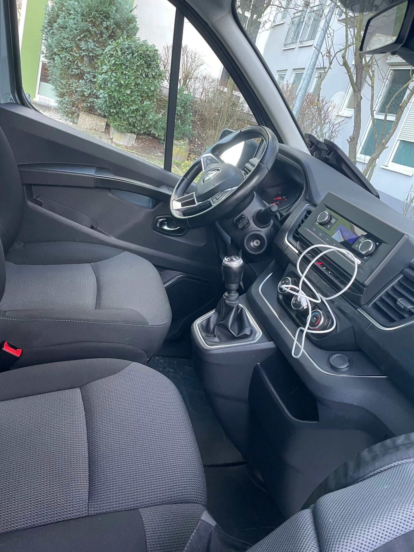 Renault Trafic, снимка 15 - Бусове и автобуси - 56132796