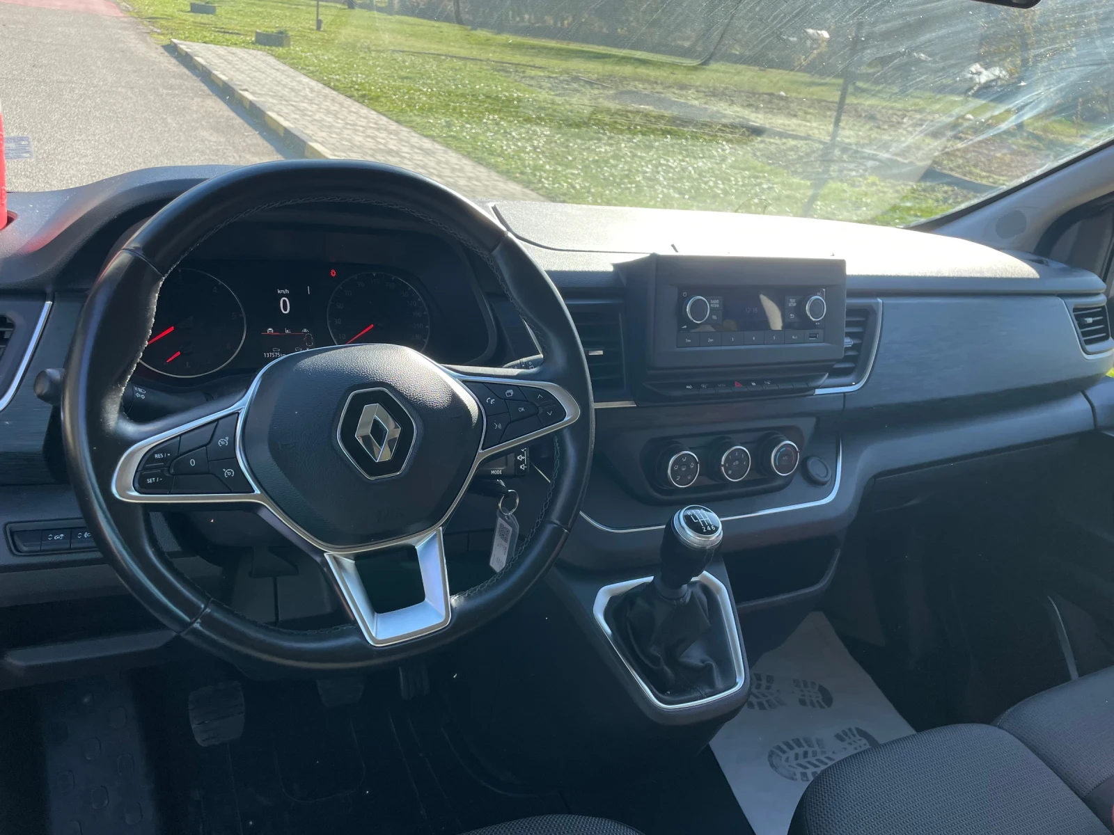 Renault Trafic, снимка 16 - Бусове и автобуси - 56132796