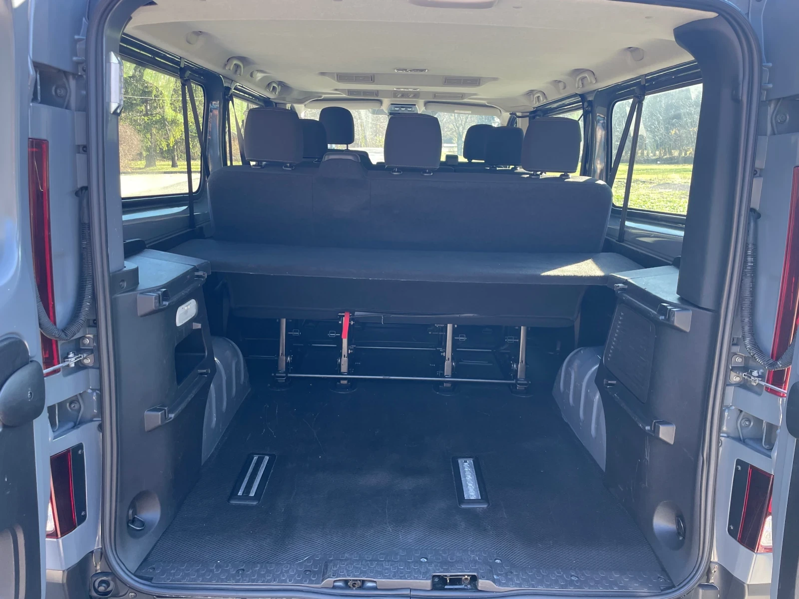 Renault Trafic, снимка 9 - Бусове и автобуси - 56132796