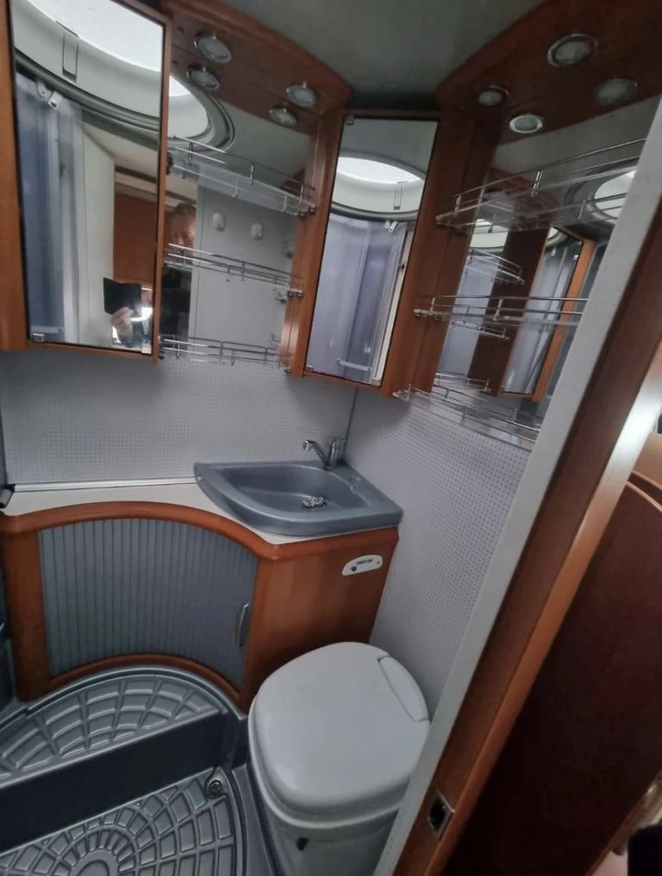 ������ Hobby Van 500 | Mobile.bg � ����������� 12