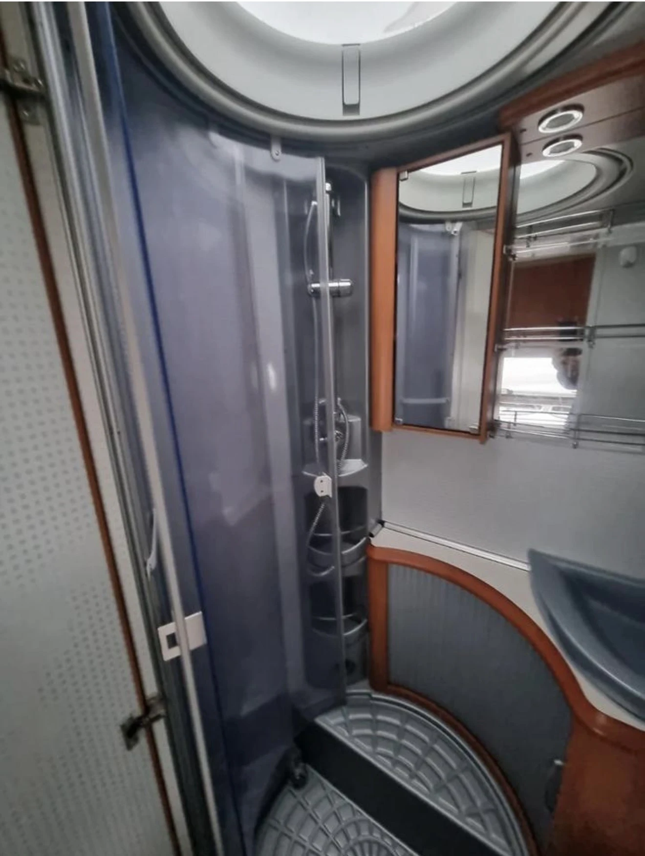 ������ Hobby Van 500 | Mobile.bg � ����������� 13