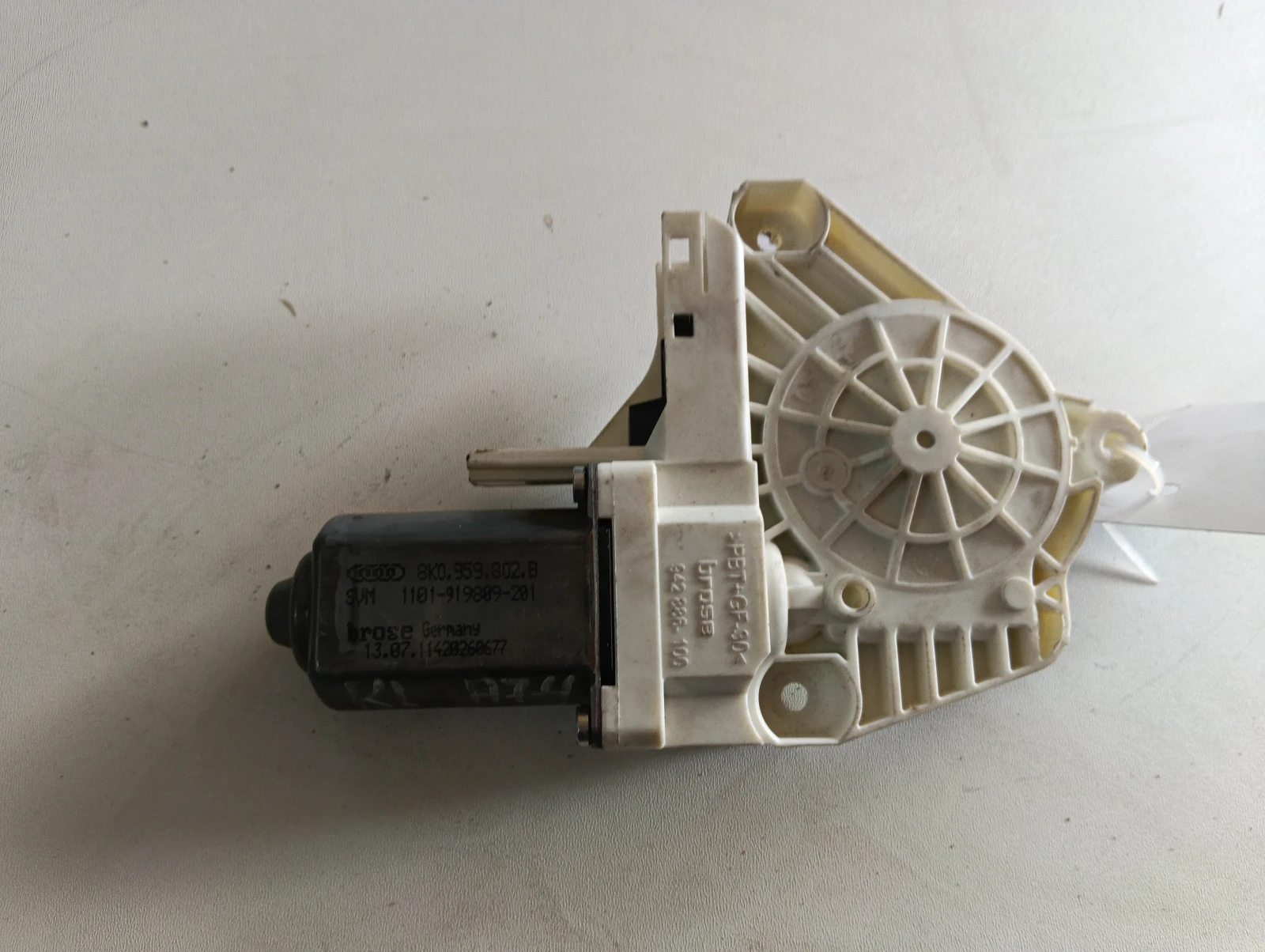 ел.машинка за задно ляво  8K0959802B Audi A7