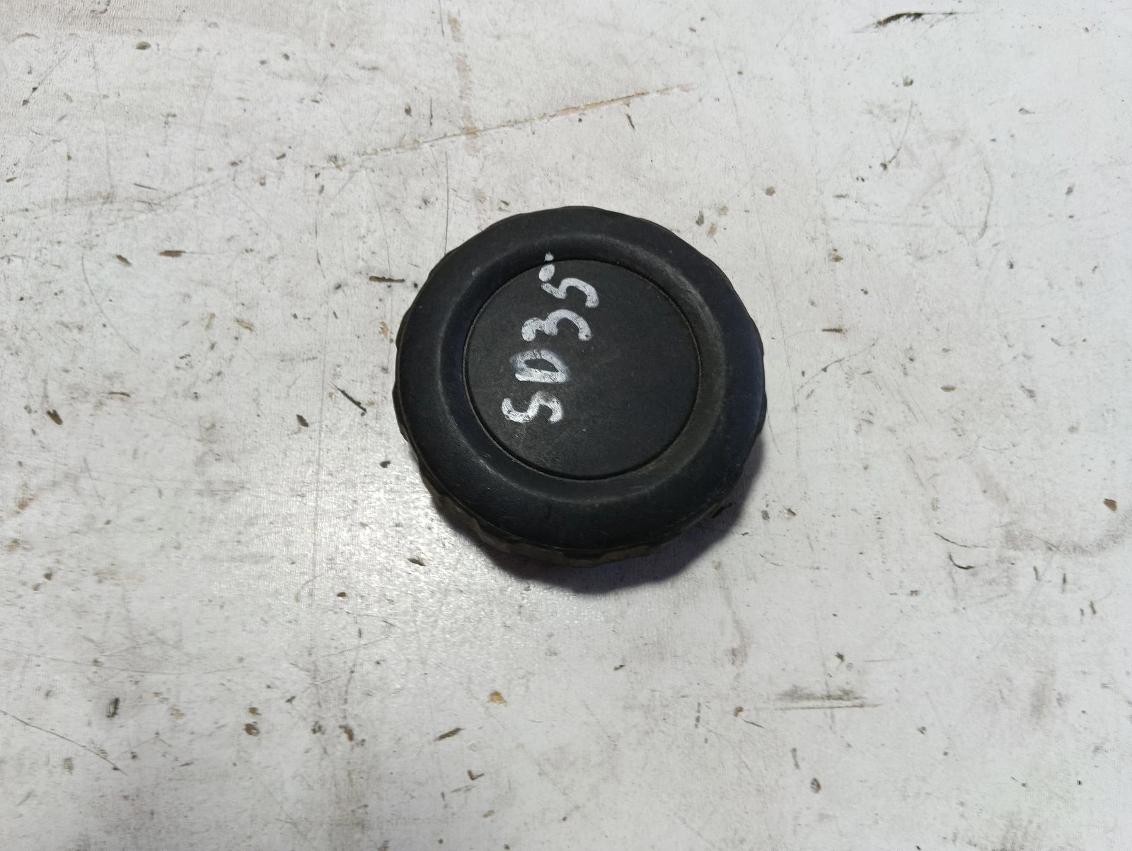 капачка реглаж седалка 8K0881671 Skoda Octavia