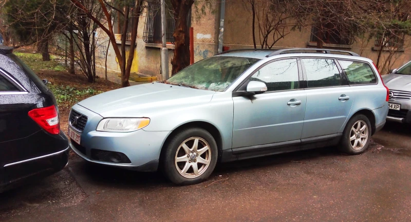 Volvo V70 D5, снимка 12 - Автомобили и джипове - 47703144