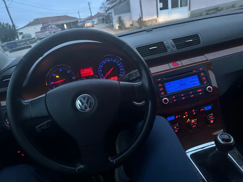 VW Passat, снимка 2 - Автомобили и джипове - 48254228